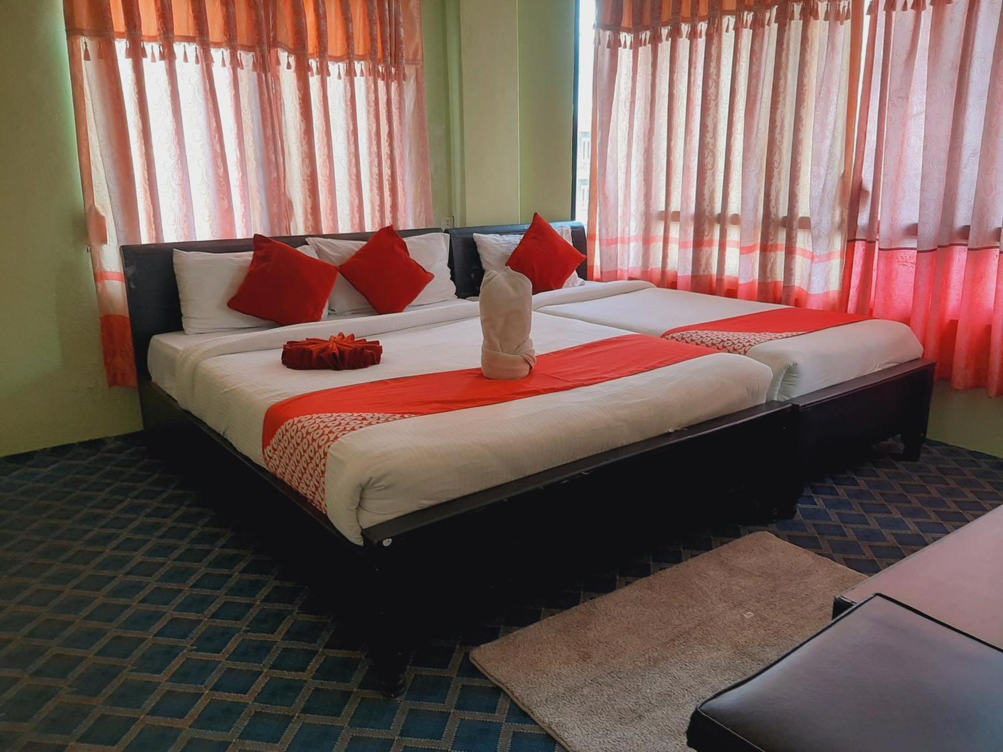 Hotel Lake N Yeti Pokhara Quarto foto
